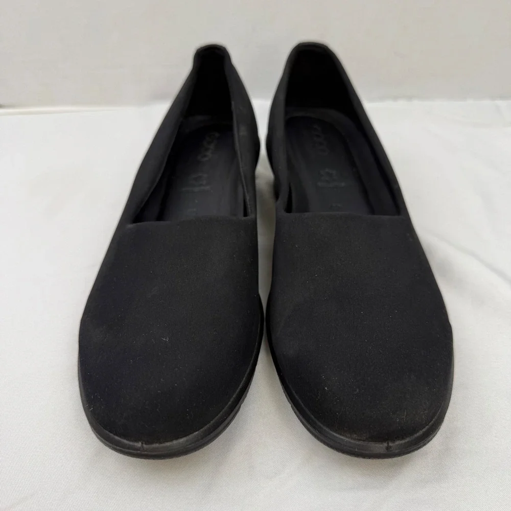 ECCO Black Wedge Pumps Women Size 40 US 9-9.5 Low Heel Slip On Round Toe Shoes